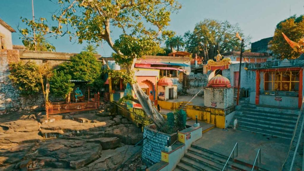 bada mahadev mandir narsinghgarh