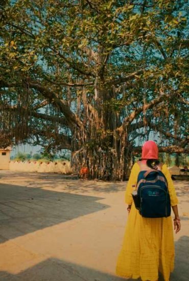 Blue White Simple Modern Travel Vlog YouTube Thumbnail - 1